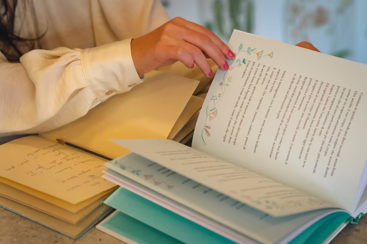 chiara sfoglia un libro